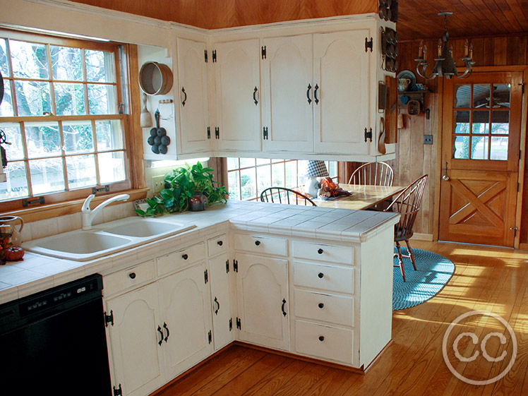 Kitchen painted with Classic Cupboards Paint. Visit www.classiccupboardspaint.com for more details.