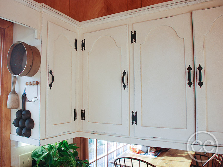 Kitchen painted with Classic Cupboards Paint. Visit www.classiccupboardspaint.com for more details.