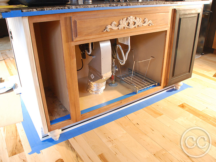 Kitchen painted with Classic Cupboards Paint. Visit www.classiccupboardspaint.com for more details.