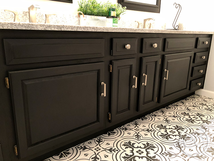 Kitchen painted with Classic Cupboards Paint. Visit www.classiccupboardspaint.com for more details.