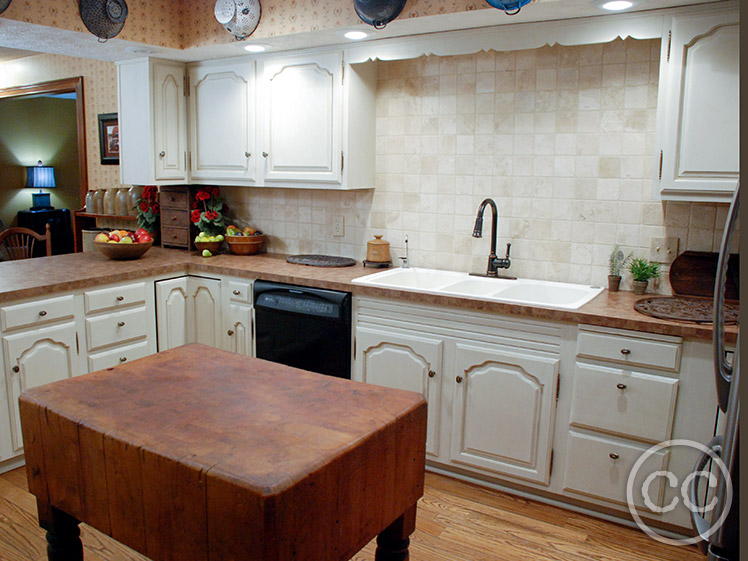 Kitchen painted with Classic Cupboards Paint. Visit www.classiccupboardspaint.com for more details.