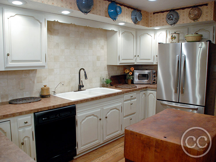 Kitchen painted with Classic Cupboards Paint. Visit www.classiccupboardspaint.com for more details.