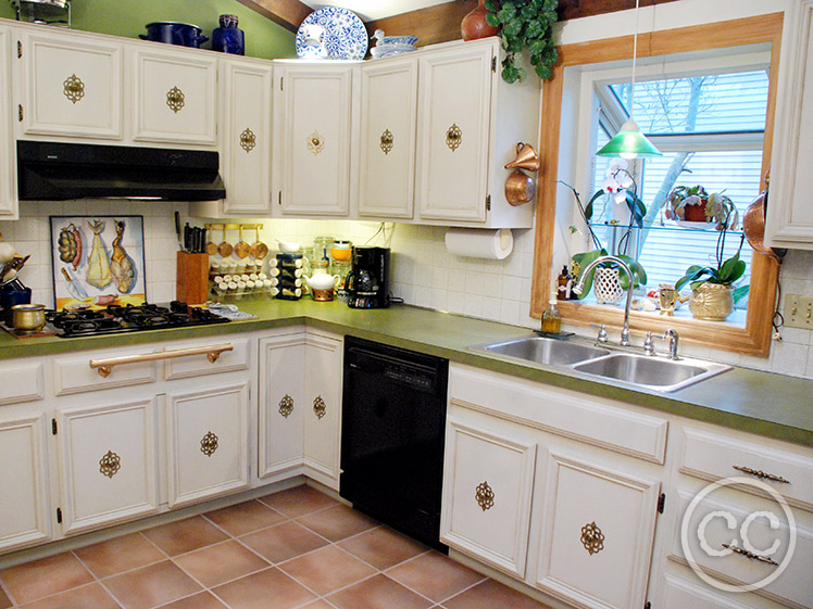 Kitchen painted with Classic Cupboards Paint. Visit www.classiccupboardspaint.com for more details.