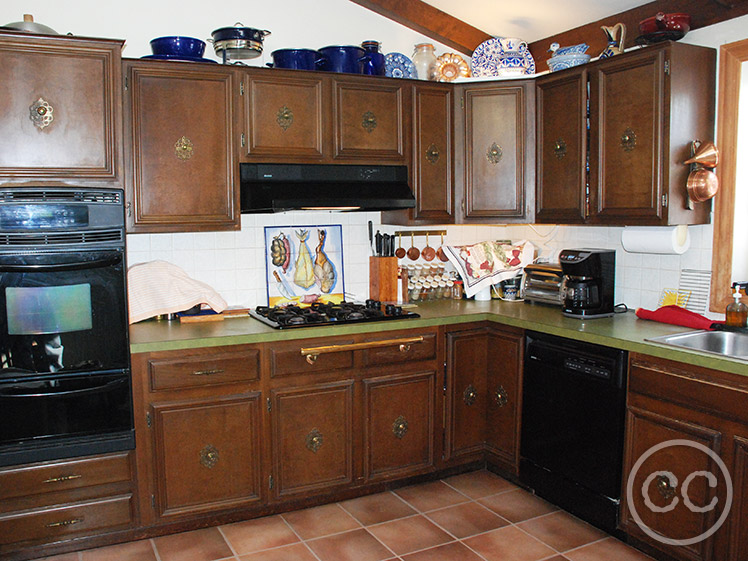 Kitchen painted with Classic Cupboards Paint. Visit www.classiccupboardspaint.com for more details.