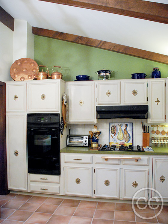 Kitchen painted with Classic Cupboards Paint. Visit www.classiccupboardspaint.com for more details.