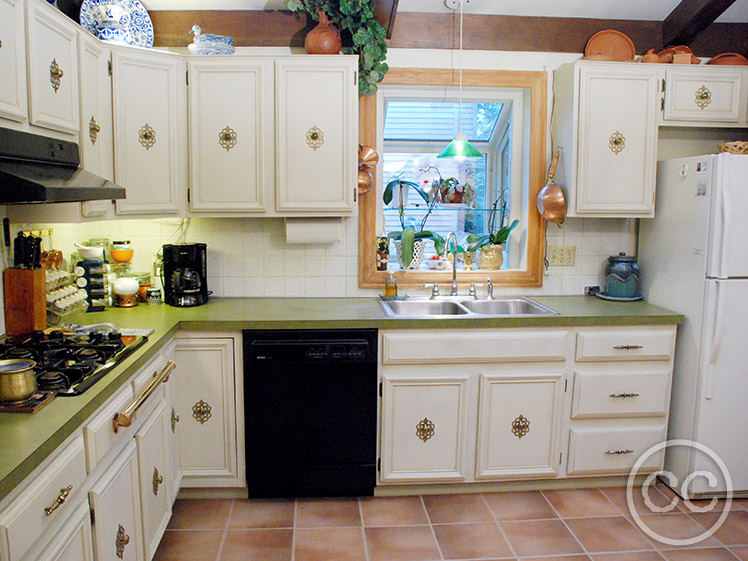 Kitchen painted with Classic Cupboards Paint. Visit www.classiccupboardspaint.com for more details.