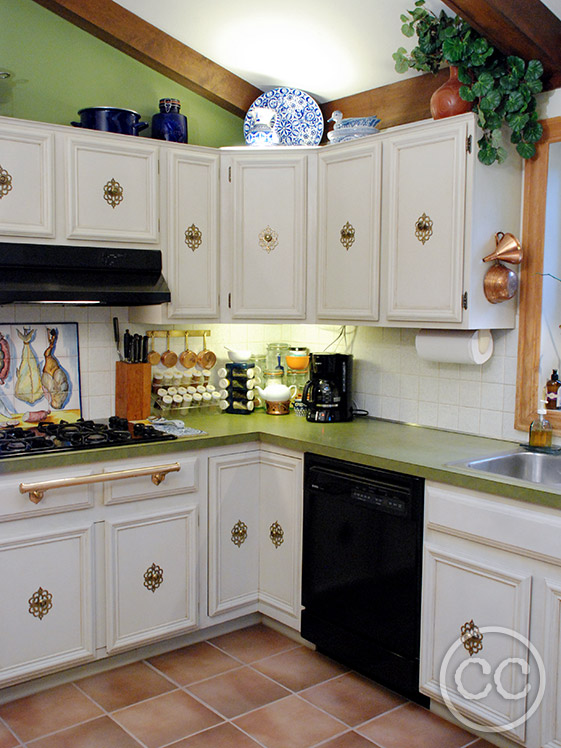 Kitchen painted with Classic Cupboards Paint. Visit www.classiccupboardspaint.com for more details.