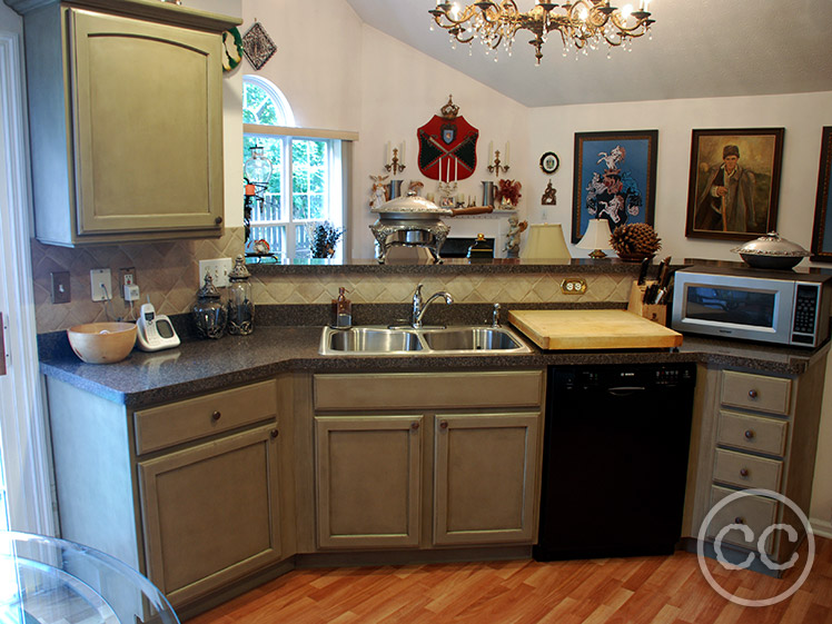 Kitchen painted with Classic Cupboards Paint. Visit www.classiccupboardspaint.com for more details.